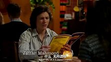 小谢尔顿的老哥跟女友在餐厅吃饭，结果服务员是前女友