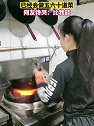 江苏无锡：10岁女孩跟着厨师老爸学做菜，已学会五六十种家常菜