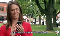 街头恶搞,门板上凭空出现一只手,路人惊慌的反应太好笑了