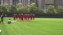 国足公开训练课众将士慢跑热身 这次韦世豪没有皮！