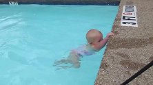 2岁小宝宝游泳，进入水里就如同小鱼一样，这天赋太强大了
