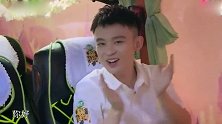 杨紫刚上车就被任嘉伦怼，当看到他们对后面嘉宾的态度后，杨紫“吃醋”了！