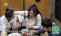 娜姐若有所思喝着鸡汤说出这话,何炅中午的面是喂狗了