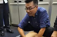 医生飞机上帮患者排干净尿液 被授予“德艺双馨风尚奖”获10万