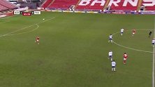 第66分钟巴恩斯利球员赫利克射门 - 打偏