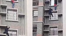 真蜘蛛侠！民警徒手攀爬四楼 将悬挂窗边女孩救下