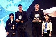 范子铭李慕豪亮相北京首钢出征仪式 小姐姐登台送礼物