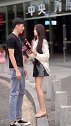 社会青年，当街调戏小姐姐。居然没人管
