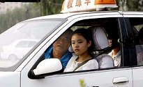 女子两次学车两次怀孕，教练被气到，驾校：学费退你找其他驾校！