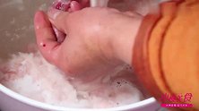 熬猪油有窍门，这一步很重要，熬出来又白又香，连油渣都好吃
