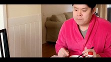 美女胆肥了，敢跟老丈人称兄道弟，网友：离挨打不远了