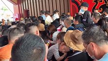 湖北一景区排队5小时未进门 游客大喊“退票”
