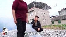 在农村小院整顿坝坝烧烤，几十号人围在一起吃，光看视频就流口水