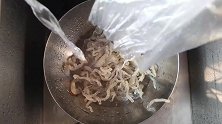 凉拌海蜇丝，做法简单，脆爽开胃！