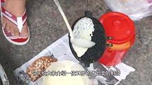 50岁大妈街头卖煎饼，8块钱1份，中国游客一次买5个当饭吃！