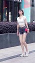 街拍重庆美女，小姐姐发现有人拍，接下来的反应简直太可爱了！
