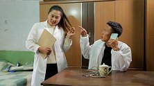 医生妻子打电话查岗，实习护士却在旁边多嘴，坑惨了医生