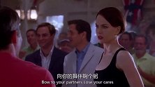 美女这手足无措的样子像极了第一次去夜店的你