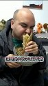 外国人在中国，老外尝鱼香肉丝！