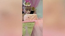 宝宝向我奔来，真是我的可爱乖宝宝！嘻嘻！
