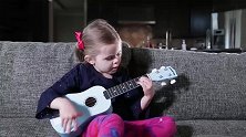 5岁小女孩自弹自唱，太好听了，小小年纪这么有才华让我们怎么活