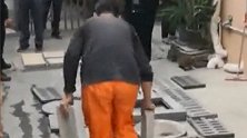 广东佛山：男子连偷19个井盖，作案动机令人哭笑不得