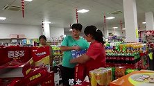 胖妹卖瓜赚到了，开始大干一场做新生意，饭菜都高档不少