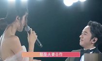 真离了央视中秋晚会,黄晓明杨颖夫妇全程无互动,酒店开两间房