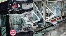 云南一33岁公交司机冲上站台 致2名六旬老人受伤