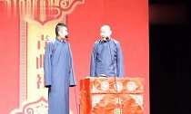 青曲社相声王声捧哏,苗阜说自己在巴黎圣母院撞过钟,太搞笑了