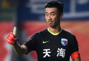 【视频-网传疑似张鹭酒驾现场视频曝光 表情凝重被警方控制】